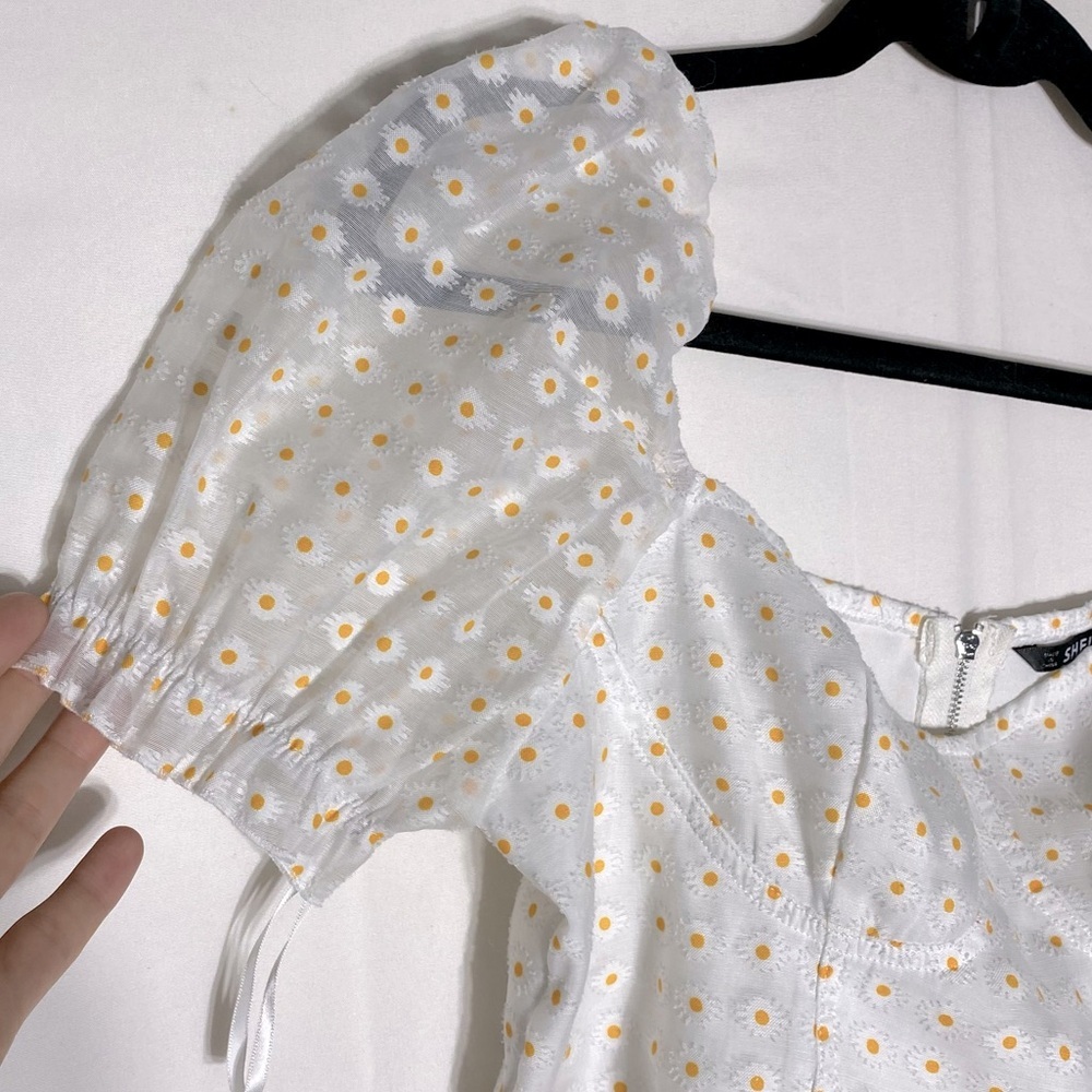 5/$25 SHEIN White Daisy Print Puff Sleeve Smocked Cropped Blouse L - Picture 11 of 16